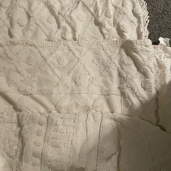 Textured Cream chenille bedspread - Picture 2 of 5